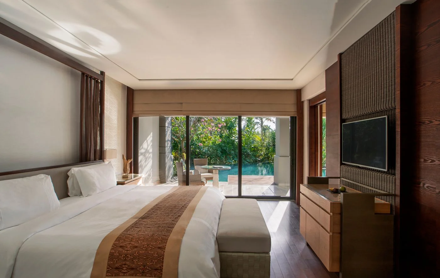 1BR The Ritz Carlton Suite with Pool Access